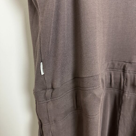 VUORI Pose Henley Jumpsuit in Chocolate Size Large - Picture 8 of 10